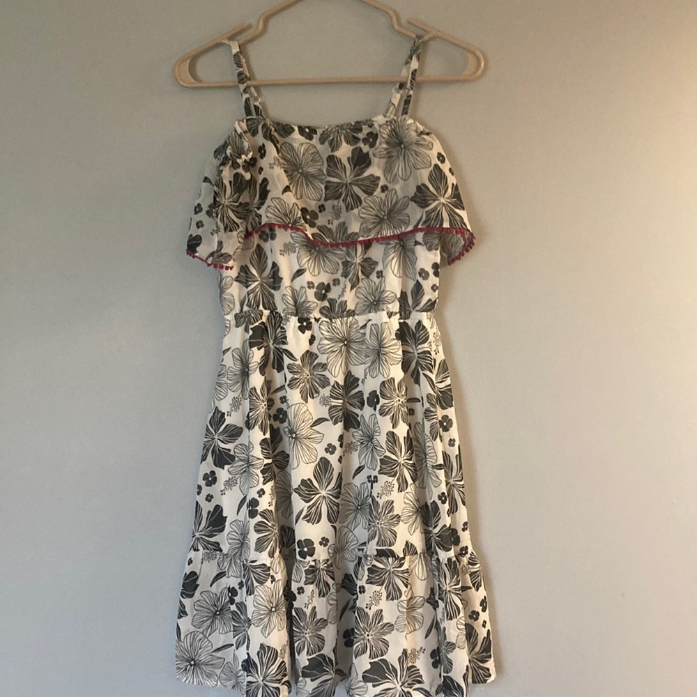 Place black and white flower pattern dress with burgundy trim